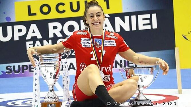 Marta López, feliz, después de proclamarse campeona.