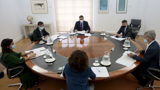 El presidente del Gobierno, Pedro Sánchez, durante la reunión del Comité técnico de seguimiento del coronavirus, este viernes en Moncloa