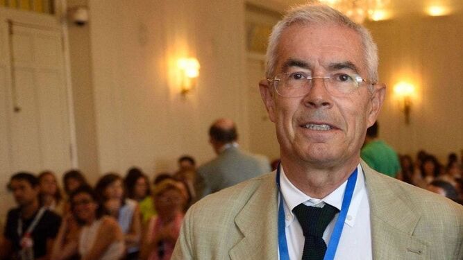 El doctor Emilio Bouza, que ha dimitido como portavoz del Grupo Ccovid-19 de Madrid dos días después de su nombramiento.