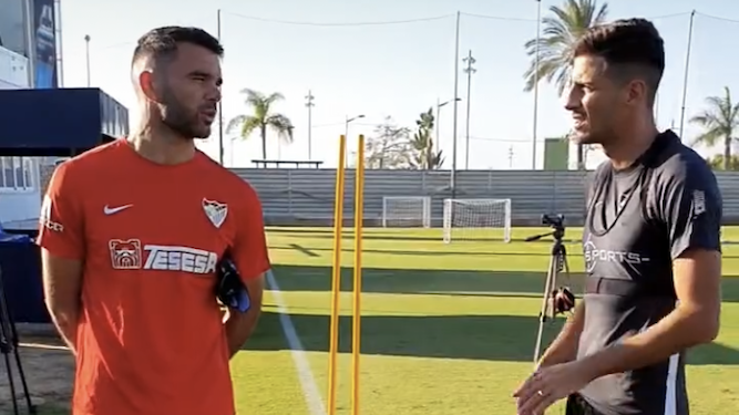 Juan Soriano y Chavarría conversan en el entrenamiento.