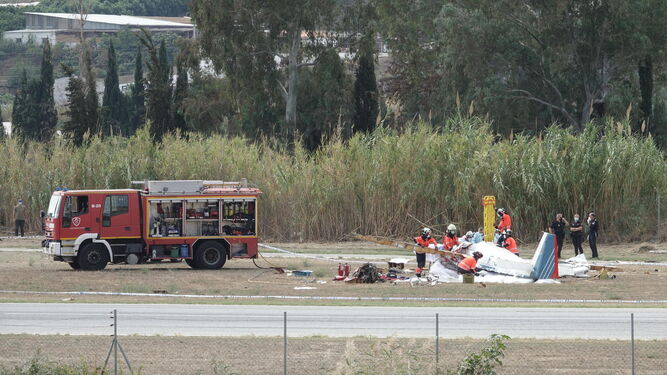 El accidente de una avioneta en V&eacute;lez-M&aacute;laga, en fotos
