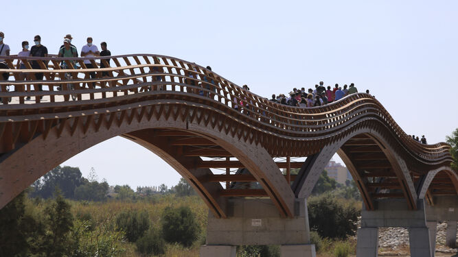 Desde el nuevo puente se llega fácilmente a la desembocadura del Guadalhorce.