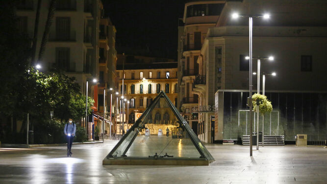 La calle Alcazabilla en la primera noche que Málaga tuvo toque de queda.