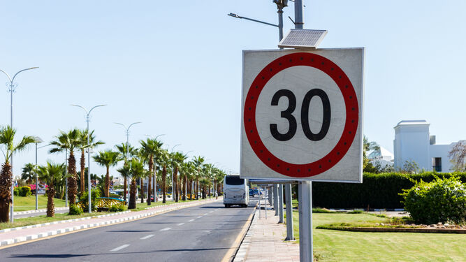 Casi la mitad de las capitales de provincia 'adelantan' a la DGT en reducir el límite de velocidad en sus calles