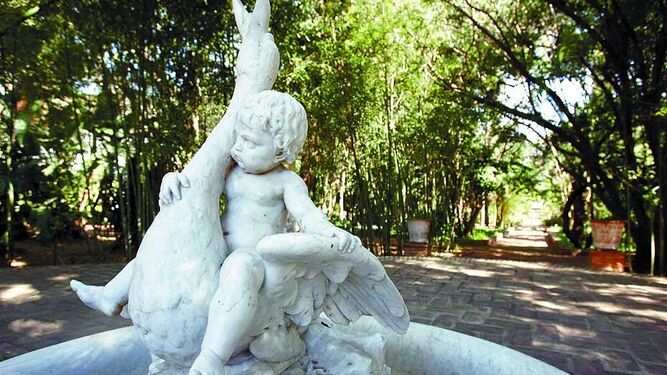 Una estatua restaurada del jardín de la Cónsula.