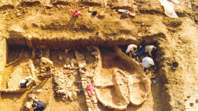 Excavación en el yacimiento fenicio del Cerro del Villar.
