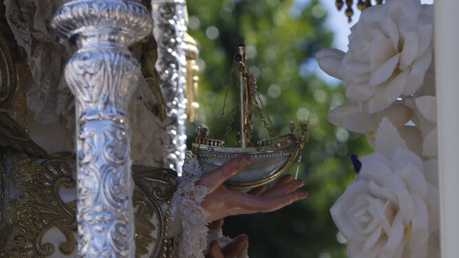 El barco que porta la Virgen de Consolación en sus manos ha sido una de las joyas robadas.