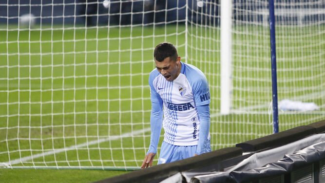 Yanis Rahmani celebra su gol en el Málaga - Cartagena de la primera vuelta.