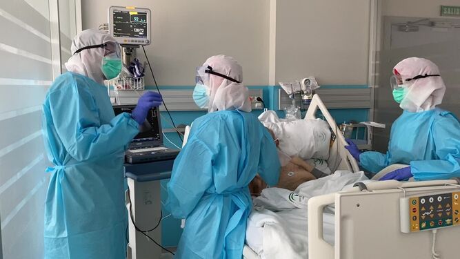 Facultativos se forman en el uso de la ecografía pulmonar para pacientes Covid.