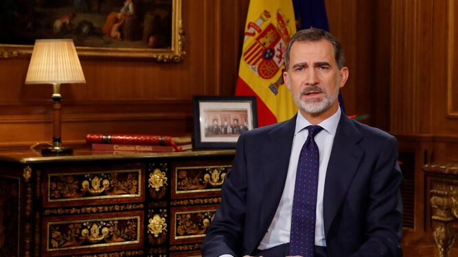 El rey Felipe VI dirige a los españoles el tradicional mensaje de Navidad de 2019, el sexto de su reinado, desde el Palacio de La Zarzuela.