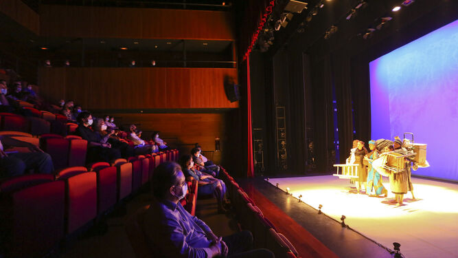 Una función en el Teatro Echegaray de Málaga, con mascarillas, distancias de seguridad y reducción del aforo.