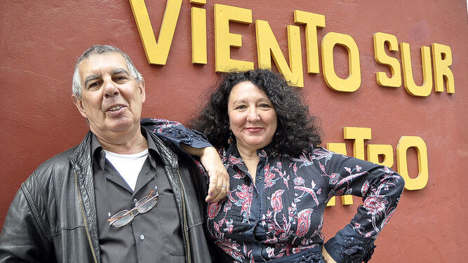 Jorge Cuadrelli, con Maite Lozano, su compañera en la vida y en Viento Sur Teatro.