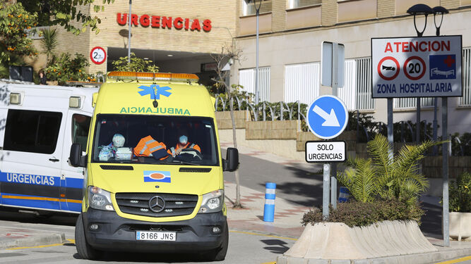 Ambulancias en el entorno del Hospital Regional.
