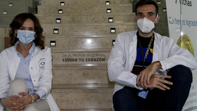 Inmaculada y Antonio Gascón en las instalaciones del Hospital Vithas