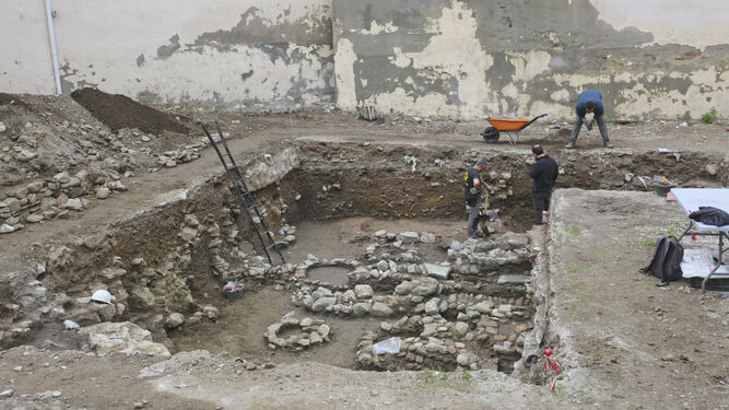Imagen de los trabajos arqueológicos en el solar del futuro centro cultural sefardí.