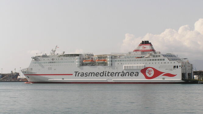 El ferry de ‘Trasmediterránea’ que cubre la línea del mar de Alborán.
