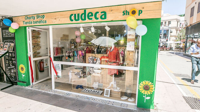 Una de las tiendas de Cudeca en Málaga.