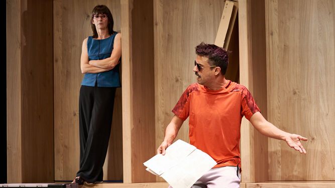 Gema Matarranz y Alejandro Vera, en 'El mueble', de Histrión Teatro.