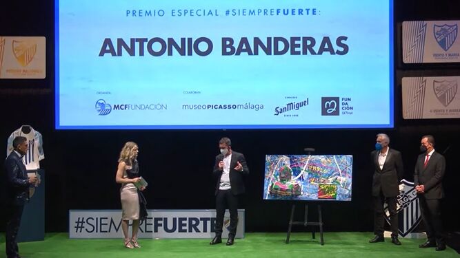 Antonio Banderas, premiado en la gala #SiempreFuerte