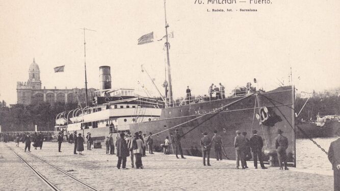 Buque ‘Reina Victoria’, el primero que trajo las tropas legionarias al puerto de Málaga.