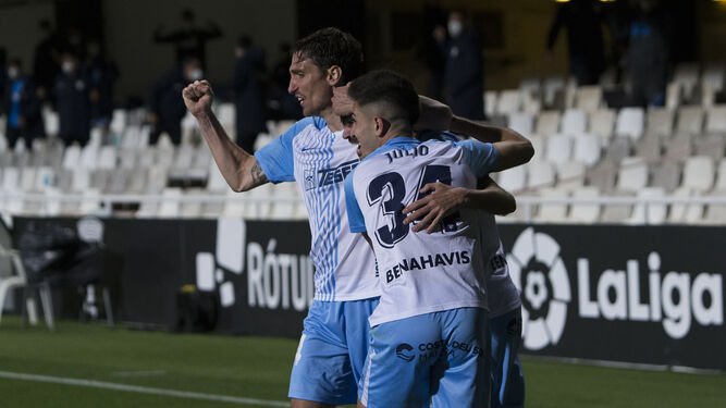 Scepovic celebra con Julio y Jozabed el gol en Cartagena.