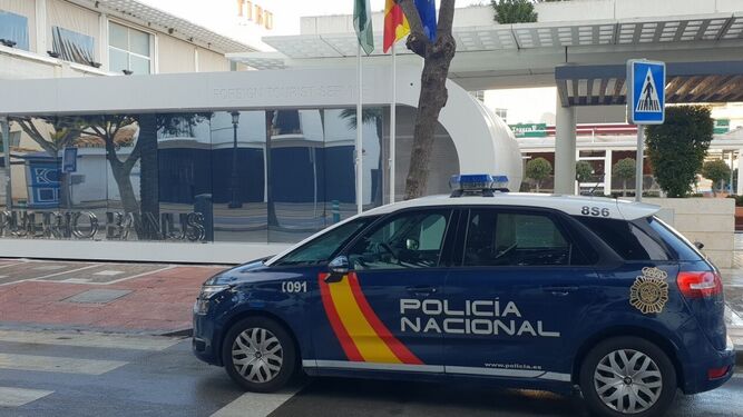 Un vehículo policial en Marbella