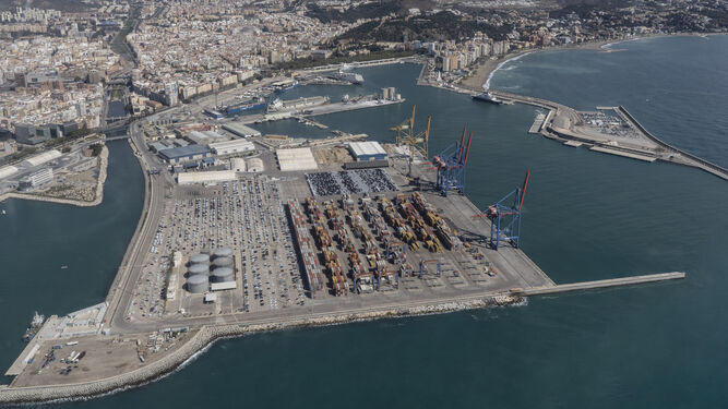 Vista aérea del recinto portuario de Málaga.