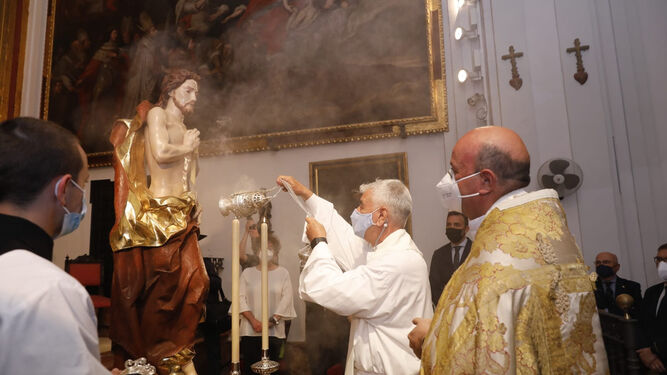 Acto de bendición de la imagen réplica del Cristo Resucitado en la iglesia de San Julián.