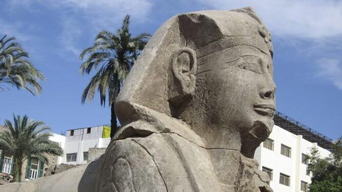 Esfinge que unía los templos faraónicos de Luxor y Karnak, a 600 kilómetros al sur de El Cairo