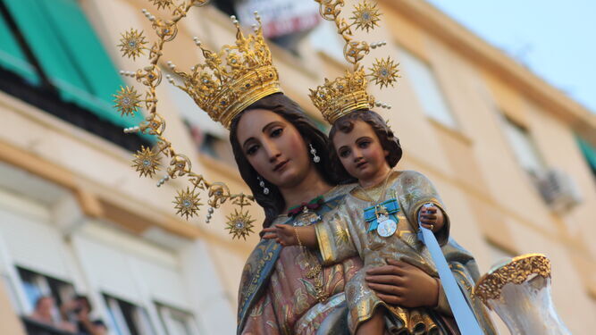 María Auxiliadora por las calles de Capuchinos y Segalerva.