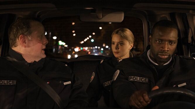 Grégory Gadebois, Virginie Efira y Omar Sy en una imagen de 'Police'.