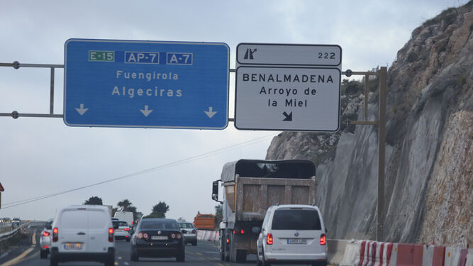 Vista del punto kilométrico 222 de la Autovía del Mediterráneo de acceso a Benalmádena.