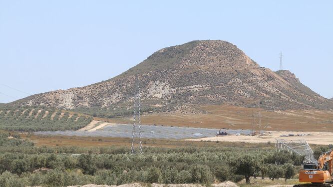 Instalación solar fotovoltaica en el término municipal de Tabernas junto a la carretera de Turrillas.