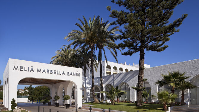 Vista del hotel Meliá Banús Marbella, en Puerto Banús.