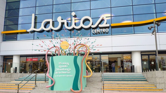 El centro comercial Larios celebra su 25 aniversario con música en directo, cócteles, sorteos y cientos de regalos