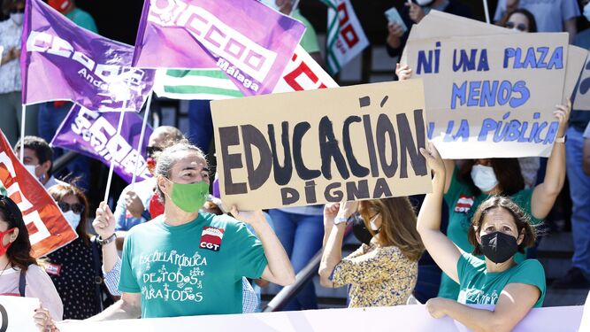 Protesta ante la Delegación de Educación en Málaga.