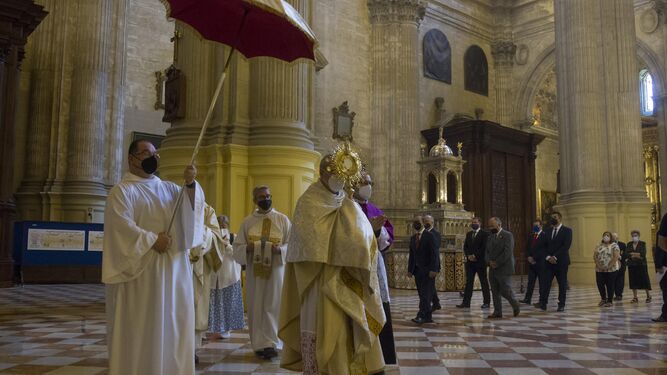 Jesús Catalá en la procesión claustral por el interior de la Catedral.