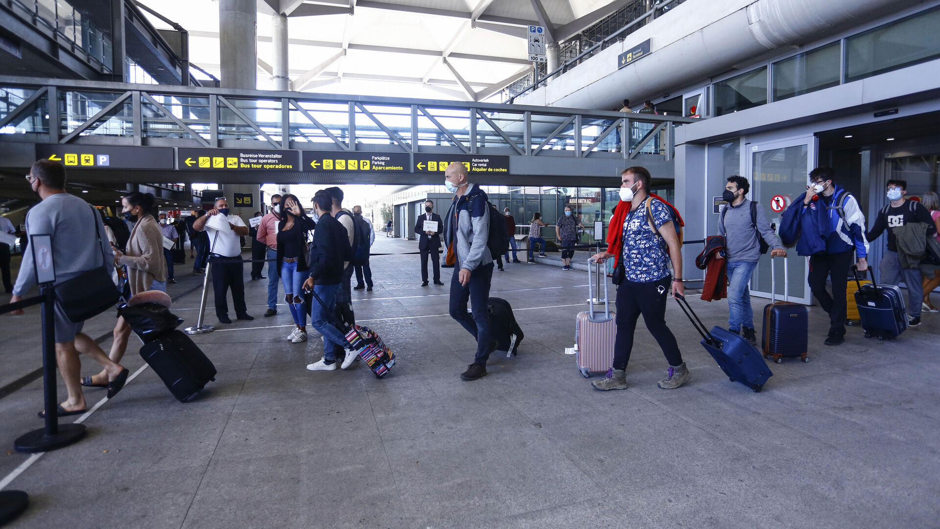 Las fotos de los primeros turistas internacionales en el aeropuerto de M&aacute;laga