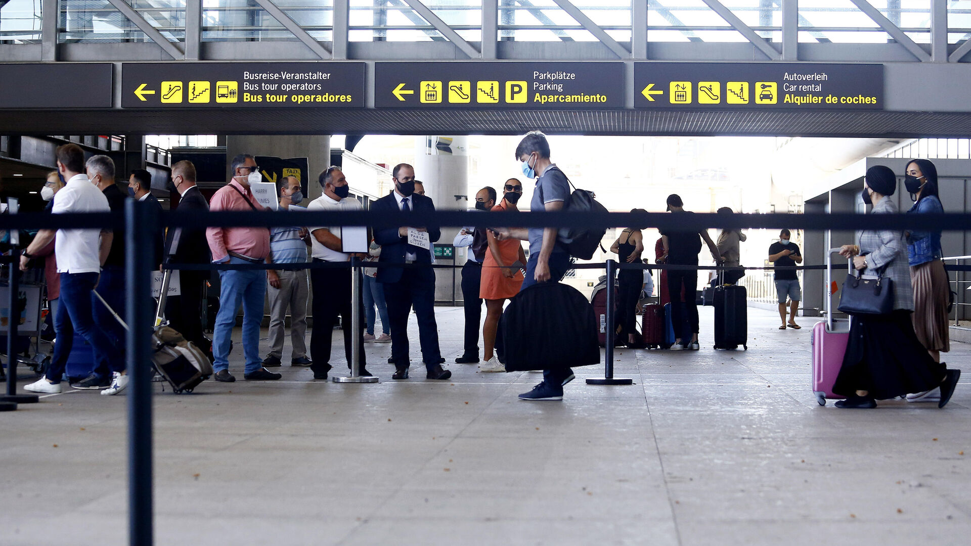 Las fotos de los primeros turistas internacionales en el aeropuerto de M&aacute;laga