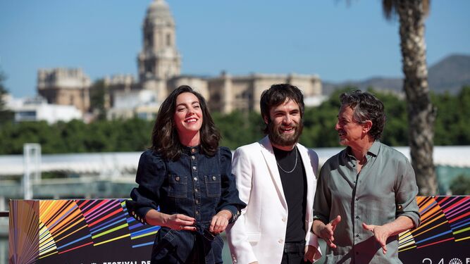 Vicky Luengo, Ricardo Gómez y Pere Ponce, este lunes, en Málaga.
