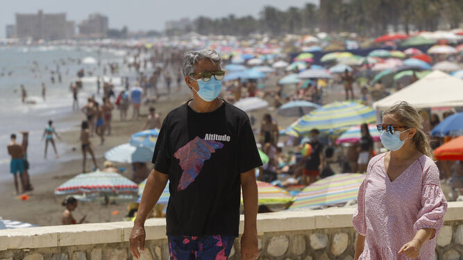 Fotos de la afluencia masiva en las playas de Málaga