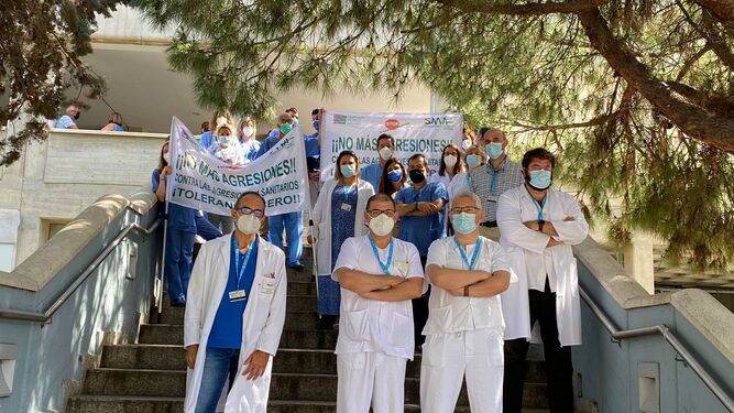 Concentración en el Hospital Materno de Málaga contra las agresiones a sanitarios.
