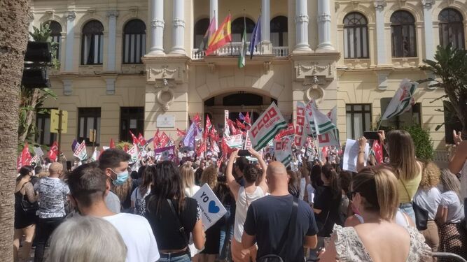 Protesta, este martes, frente al Ayuntamiento de Málaga.