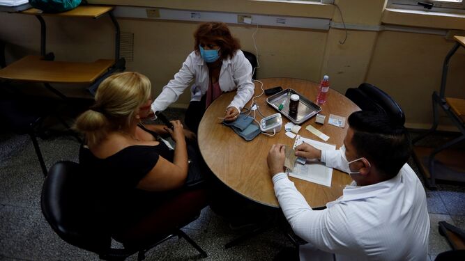 Ensayos de una de las vacunas cubanas contra el coronavirus.