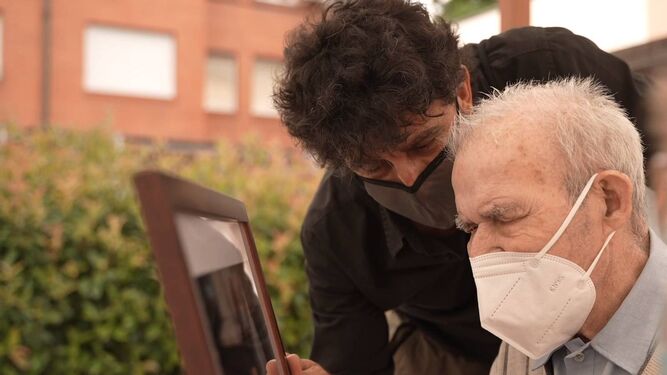 El jerezano Emilio Morenatti se reencuentra con los protagonistas de la foto ganadora del Pulitzer