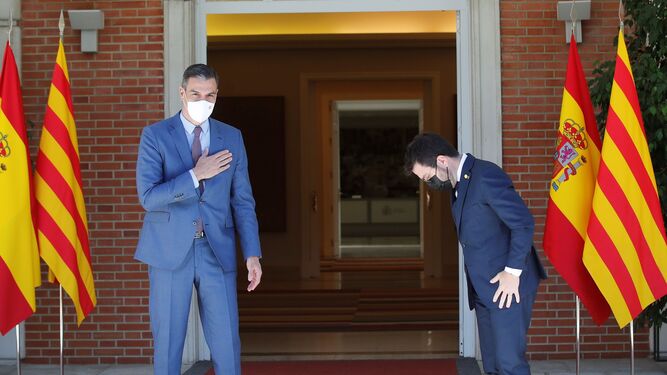 El presidente del Gobierno, Pedro Sánchez, y el de la Generalitat, Pere Aragonès, en Mloncloa el martes pasado.