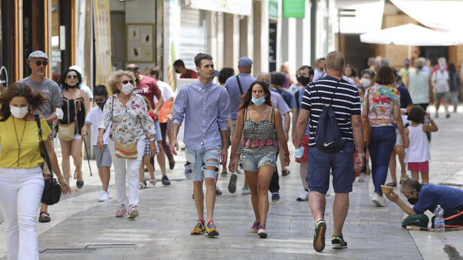 Personas por el centro de Málaga.