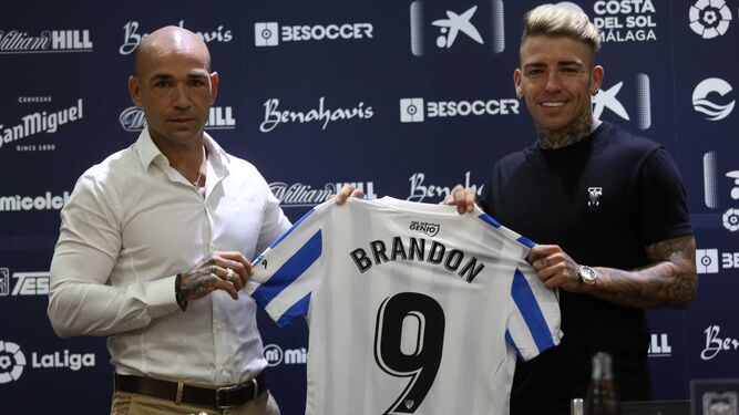 Una imagen de la presentación de Brandon Thomas con el Málaga CF.