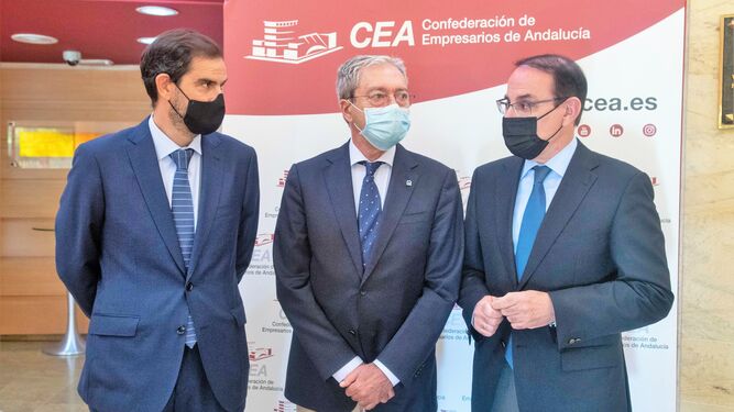 Jorge Romero, Rogelio Velasco y Javier González de Lara, en la CEA, en Sevilla.