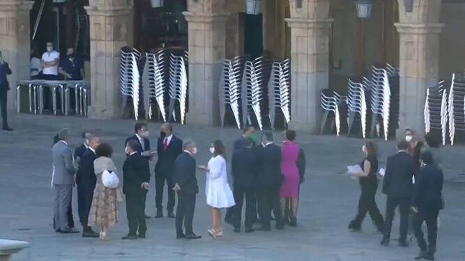 Algunos de los presidentes autonómicos a su llegada a la plaza Mayor de Salamanca.